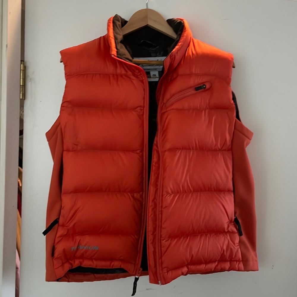 Columbia Titanium Women Puffer Vest full zip down and feather filled size XL